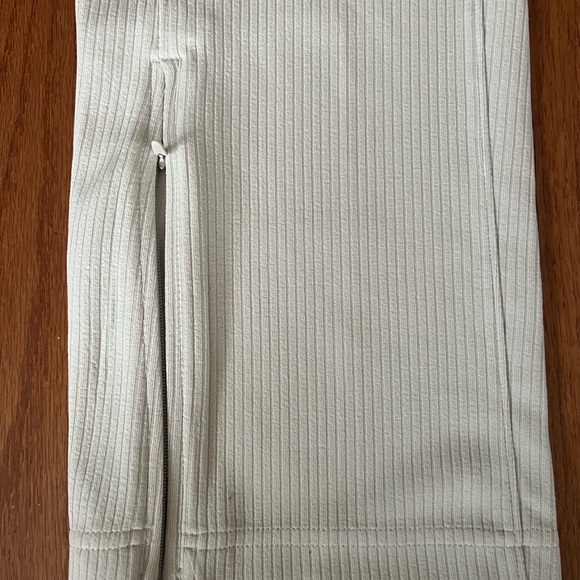 EUC Lululemon Ribbed Softstreme Zip-Leg High-Rise Cropped Pant 25" size 6 - Picture 3 of 13